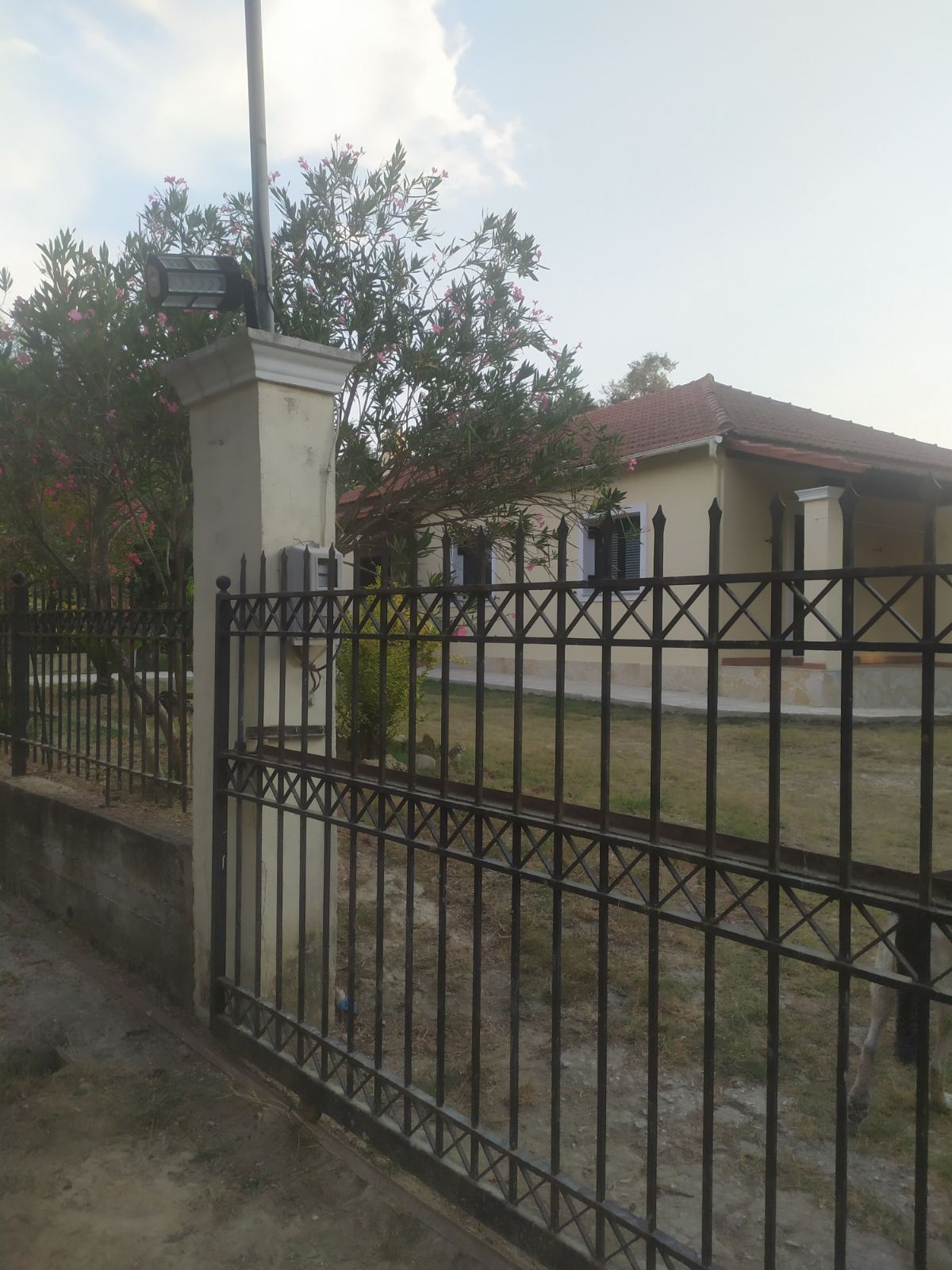 Μια μονοκατοικία στην μέση του πουθενά post thumbnail image